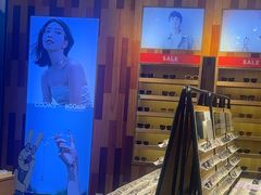-LOOK眼镜·蔡司依视路配镜(宝山万达店)