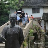 4块钱一块，用料很足，大家排队购买