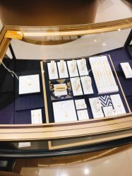 -六福珠寶(巴黎春天五角场店)