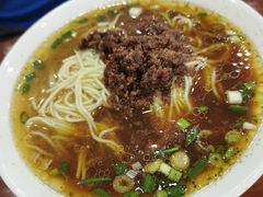 素椒杂酱面-胡成记口蘑龙眼包子(盐道街店)