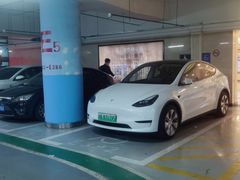 -环球港-停车场