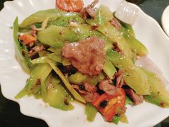 苦瓜炒牛肉-百草源美食坊(板芙店)