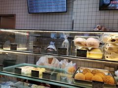 面包甜点陈列柜-白玉兰食品甜凤店(合生汇店)