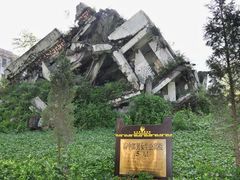 -四川汶川特大地震漩口中学遗址