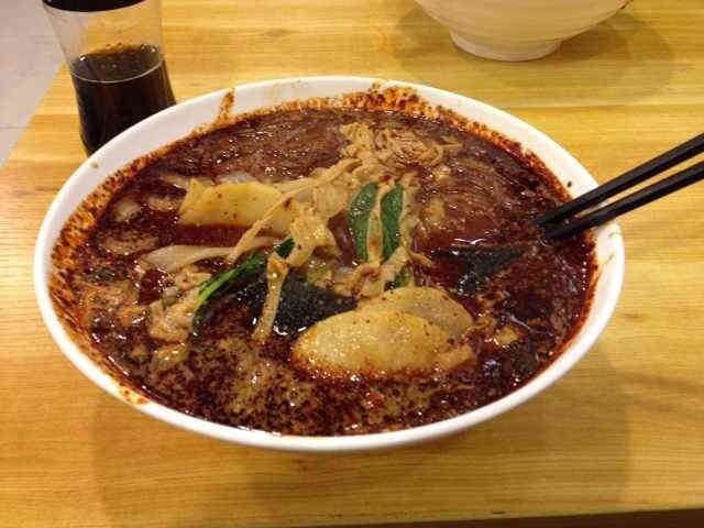 风味的麻辣烫 超喜欢 推荐给大家 8块钱一大碗  个人比较喜欢吃超辣的