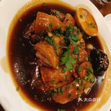 泰式猪肘就是我们所说的红烧蹄胖