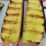 位置是在伍家岭北君悦香邸的外街，里面外面都有座椅