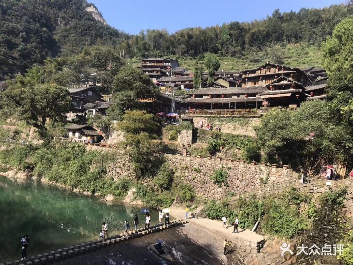岭上人家乡情阁烤全羊图片