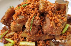 Golden Garlic Sticky Rice Fried Pig Trotter
