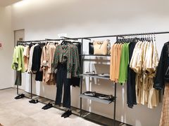 -URBAN REVIVO(高德置地广场·春广场店)