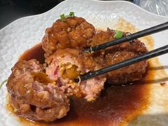 鸭蛋黄狮子头-梅飞酒家(桑园路店)