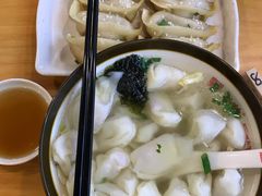 鲜肉小馄饨-小姜锅贴(凤凰街店)