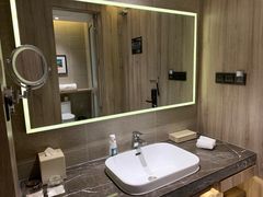 -榆林榆阳西路火车站亚朵酒店
