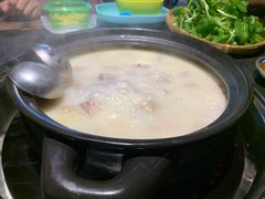 -大匠工房古船木艺术餐厅·猪肚鸡专门店(长白仙岛店)