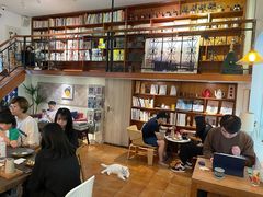 -彳亍咖啡·这里(水湾路店)