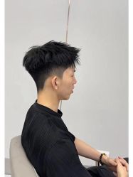 -一家只做男发烫染的店