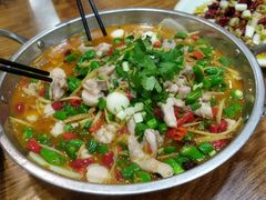 鲜锅兔-盐与味葱葱鲫鱼•自贡菜江湖菜(春熙店)