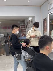 -镁连社·美联社