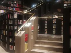 -钟书阁(群光广场店)