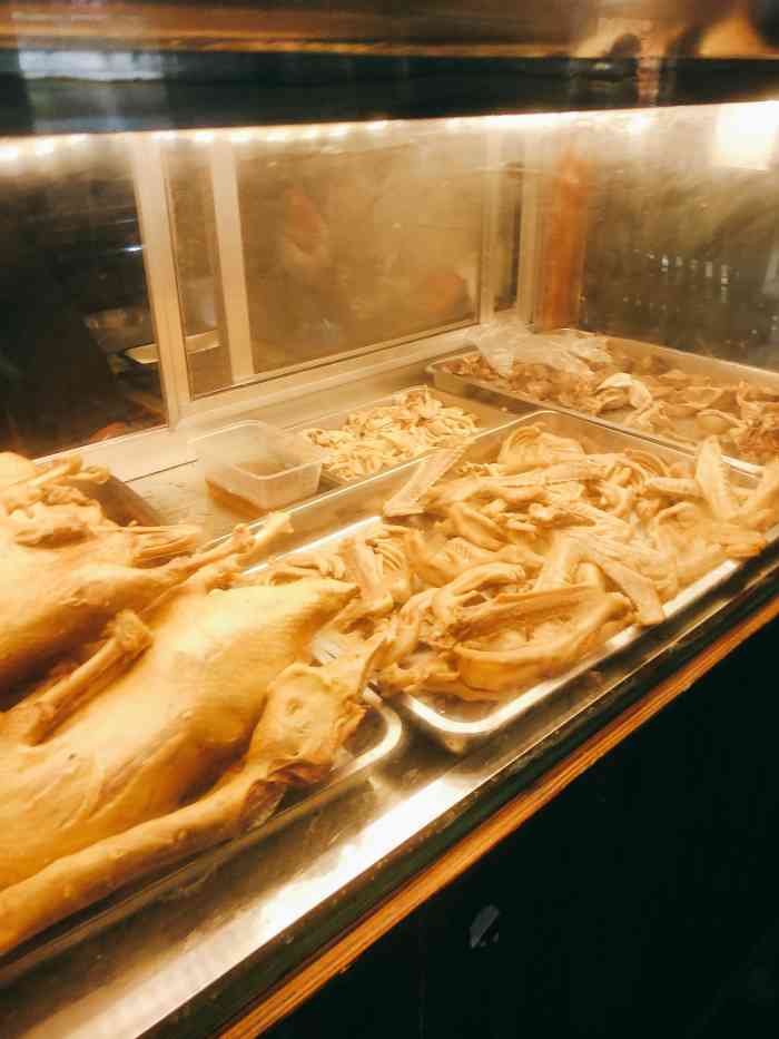 小六子老鹅-"位置:在东关街靠近东面的位置,看到有人排.