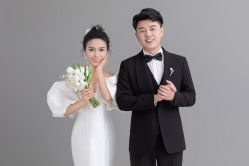 -喜爱高定婚纱摄影