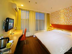 -莫泰酒店(上海虹桥北新泾地铁站天山路店)