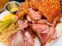 招牌脆皮烤猪肘-Malena玛莲娜