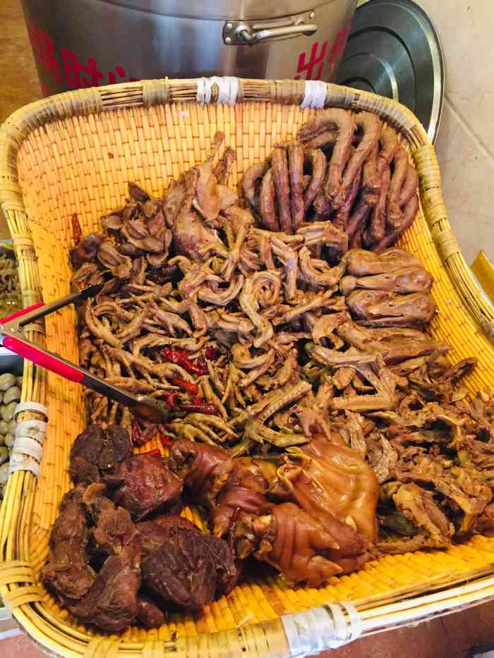 王氏现捞 鸭脖卤菜-"位置很好找,黄氏大面皮巷子到头往右一拐就.