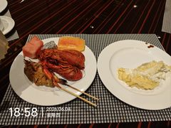 -广州万富希尔顿酒店·感趣自助餐厅·金秋蟹宴生蚝海鲜刺身