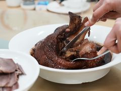 酱汁焖蹄膀-沪依小酒馆心意菜