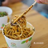 如果能吃荷包蛋，一定要加一个，大抵是加了猪油煎的