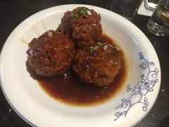 鸭蛋黄狮子头-梅飞酒家(桑园路店)