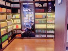 -钟书阁(松江泰晤士小镇店)