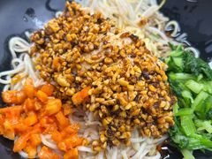 -两勺子一碗口水鸡拌面