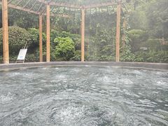 -腾冲洞山温泉村