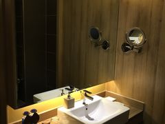 -西安大雁塔科技大学地铁站亚朵酒店