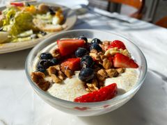 野莓核桃蜂蜜希腊酸奶-The Rug Cafe(王府中环店)