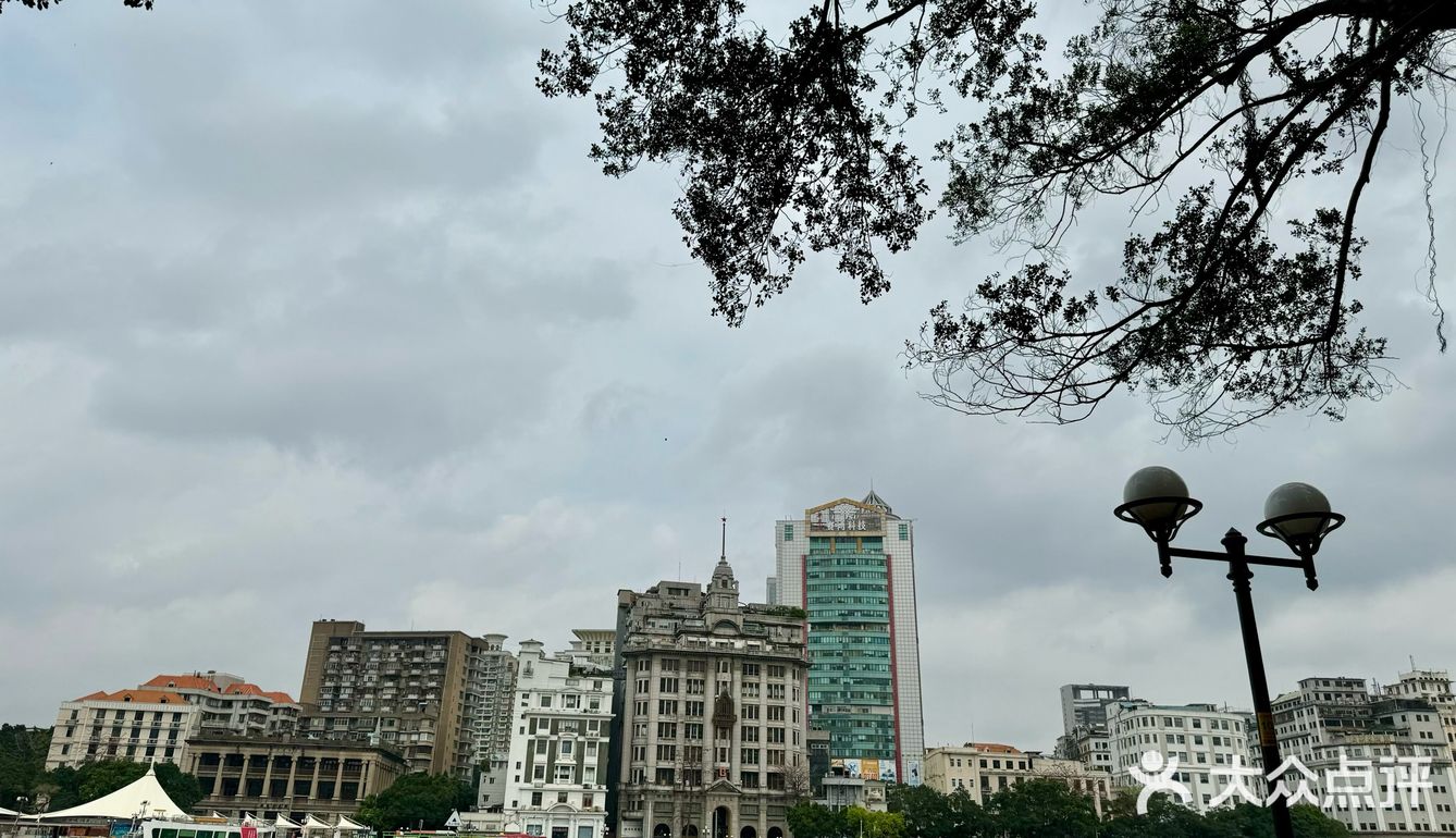 滨江边的烟火气