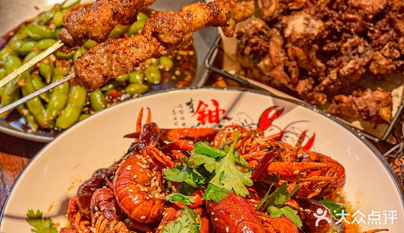 香港人过关都要来吃这家座无虚席的烧烤店！