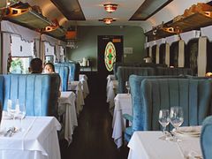 靠窗位-火车头法国西餐厅