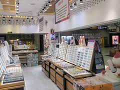 -美式眼镜·授权蔡司.依视路.尼康.豪雅.明月(人民广场店)