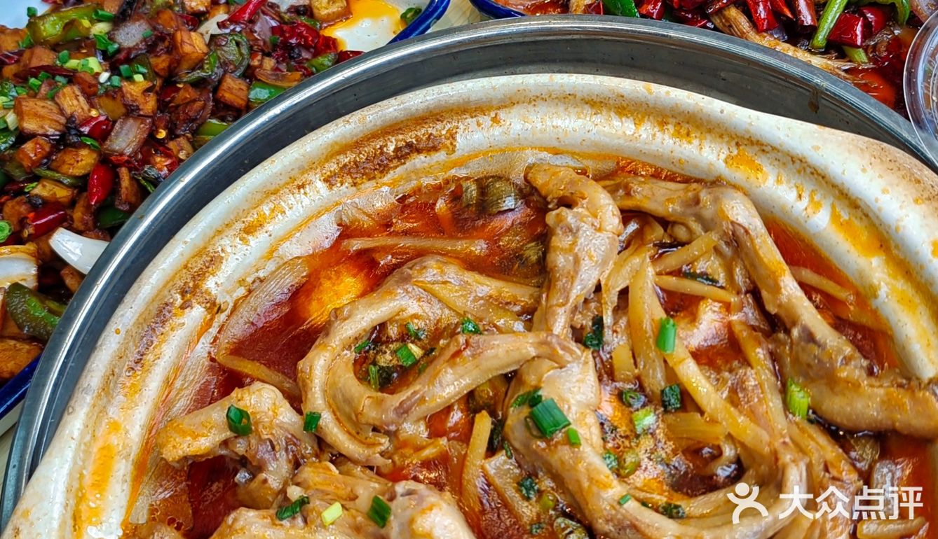 摩天轮下气氛组大排档