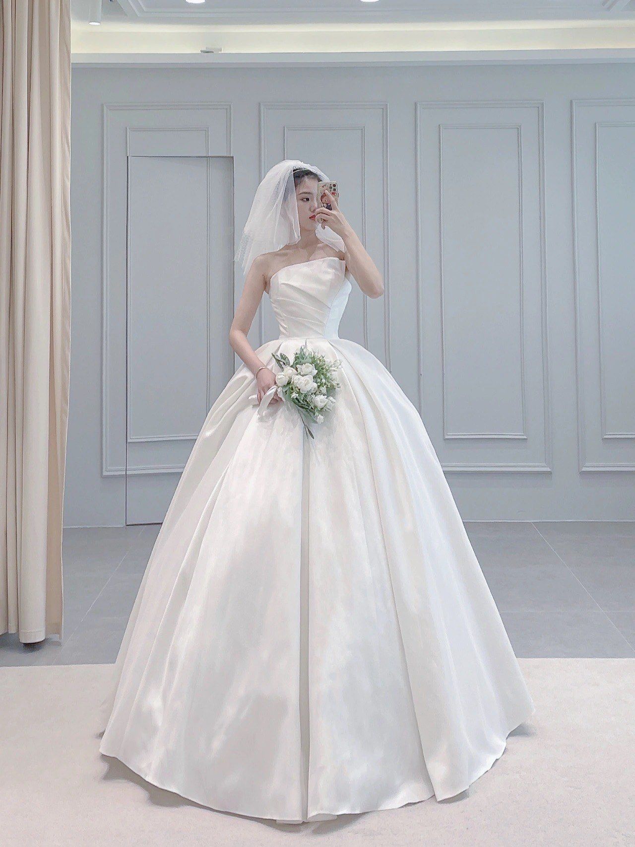 法式缎面抹胸婚纱