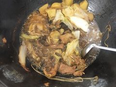 -粘豆包柴火铁锅炖
