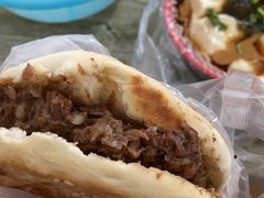 烧饼夹牛肉-老西关黄老太牛肉烧饼