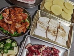 -围炉肉舍•炭烤活鳗•丹东海鲜烤肉(步行街店)