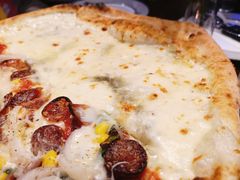 烤肠披萨拼蓝纹芝士披萨-1861意大利餐厅(文化广场店)