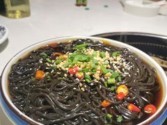 酸辣蕨根粉-蛙蛙叫干锅年代(簋街总店)