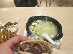 -闫家驴肉老店(华电一校店)