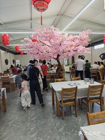 在蔚蓝海岸玩耍之后比较疲劳，找了景区最近的餐厅吃午餐